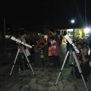 moon-observation-activities-are-held-in-conjunction-with-national-science-week-768x576